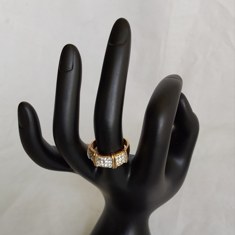 UNISEX SIZE‎ 8 STUDDED RING